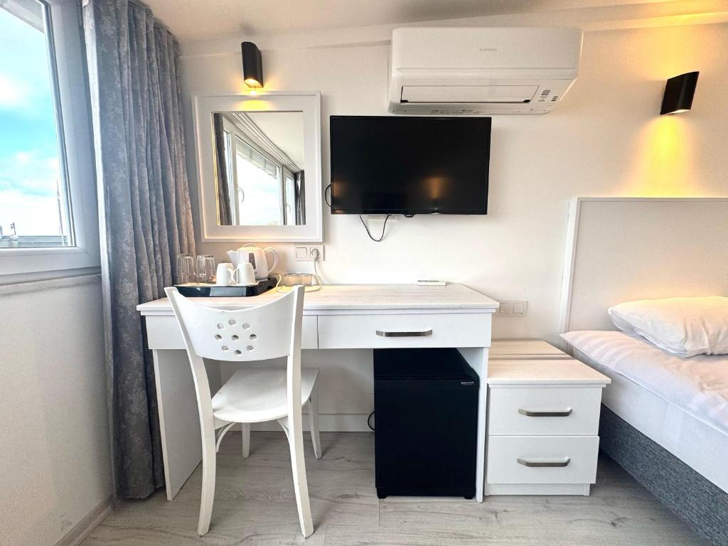 Double Rooms 13